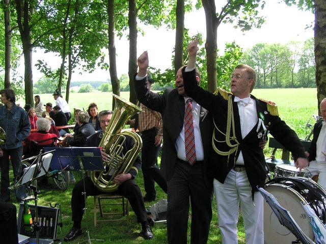 05c_mo 64 Vogelst.jpg - Mit Schwung dirigieren Reinhard Neumann und Klemens Kersting.